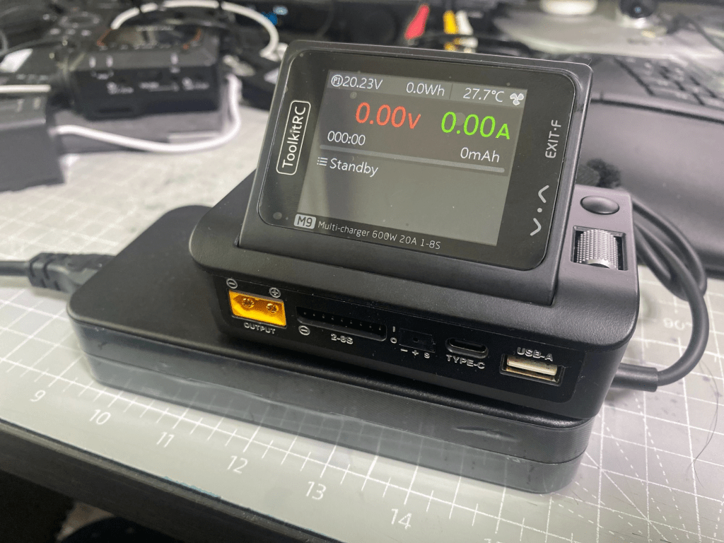 ToolkitRC M9 충전기