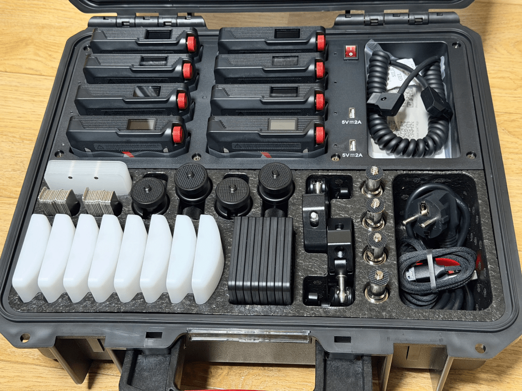 Aputure MC PRO 8-Light&nbsp;kit